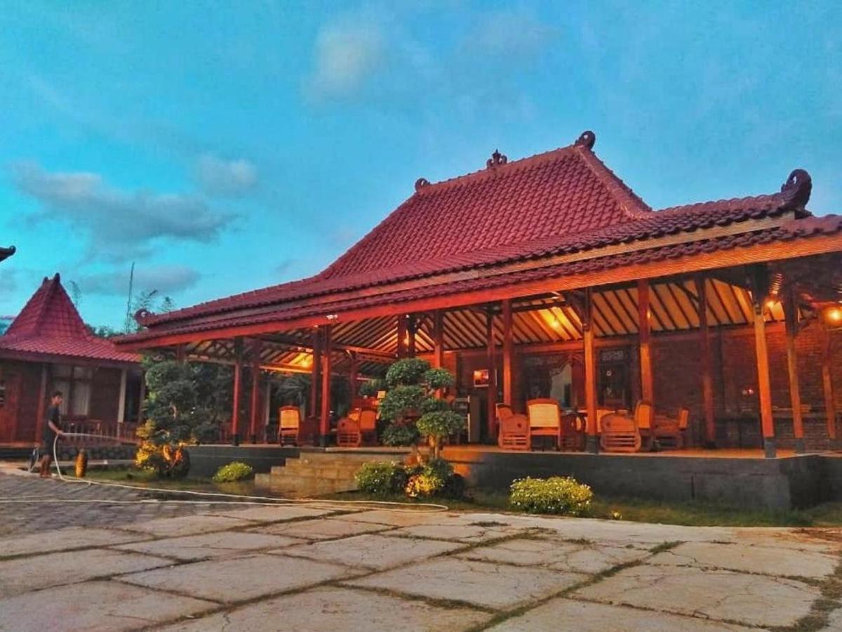 The Royal Joglo Hotel Tepus Ngoại thất bức ảnh