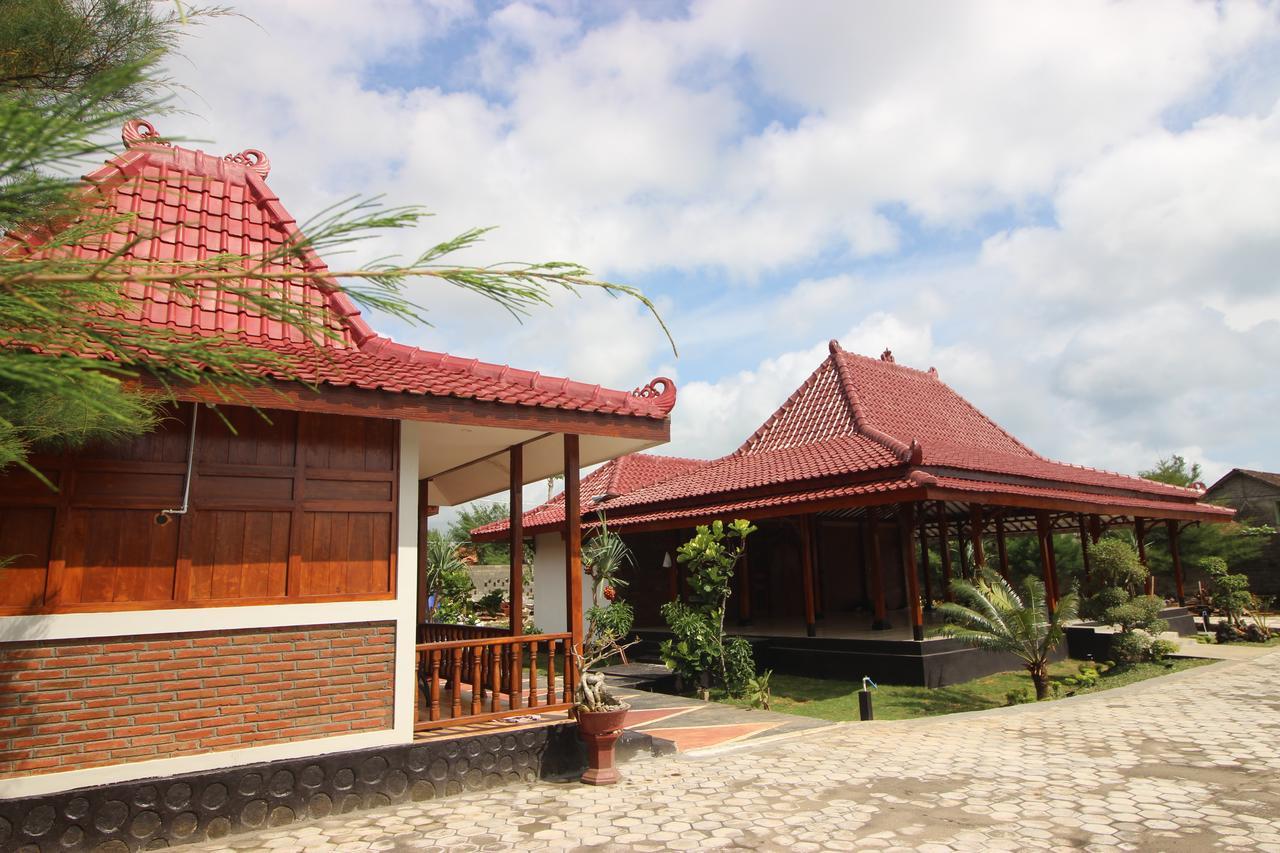 The Royal Joglo Hotel Tepus Ngoại thất bức ảnh